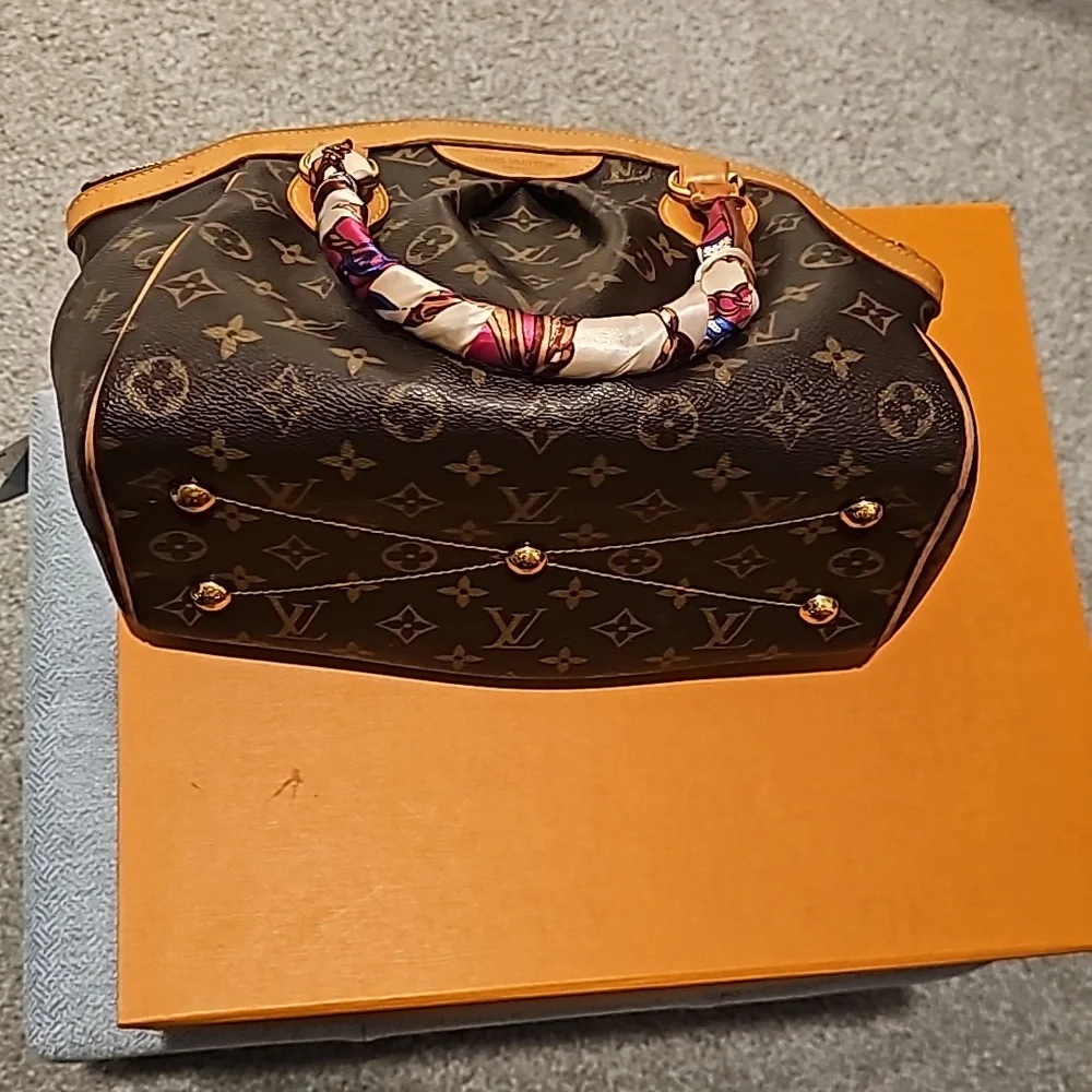 Authentic Louis Vuitton Tivoli PM Bag - Picture 7 of 16